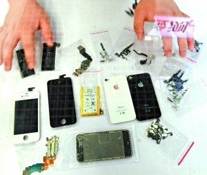 北京一名小伙子花1800元 自攢一臺(tái)iPhone 4