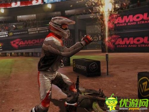 速度與 《瘋狂穿越》另類競(jìng)速點(diǎn)燃全場(chǎng)