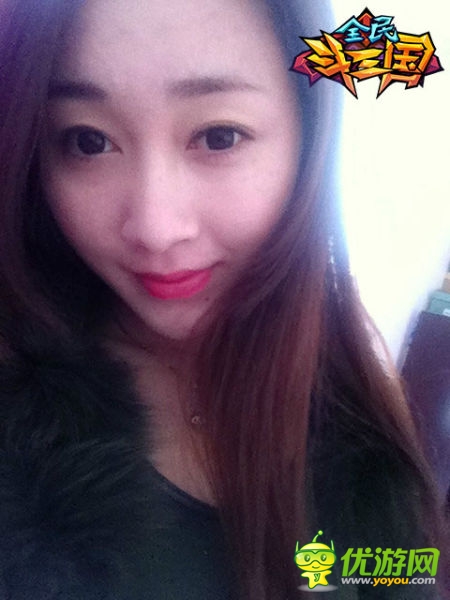 美人愛英雄 《全民斗三國(guó)》女玩家私房照曝光