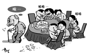 老太太邊玩手機(jī)邊炒菜 導(dǎo)致手機(jī)掉油鍋