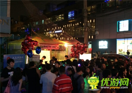 后海大鯊魚獻(xiàn)唱 鳳凰游戲閃耀三里屯