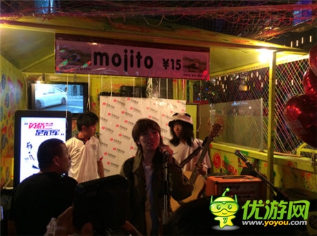 后海大鯊魚獻(xiàn)唱 鳳凰游戲閃耀三里屯