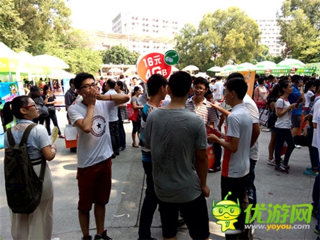 甜美coser迎新生《甜心愛(ài)消除》深大校園行