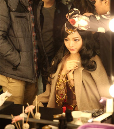 推倒女戰(zhàn)士:《屠龍屠龍》cosplay海報花絮泄露